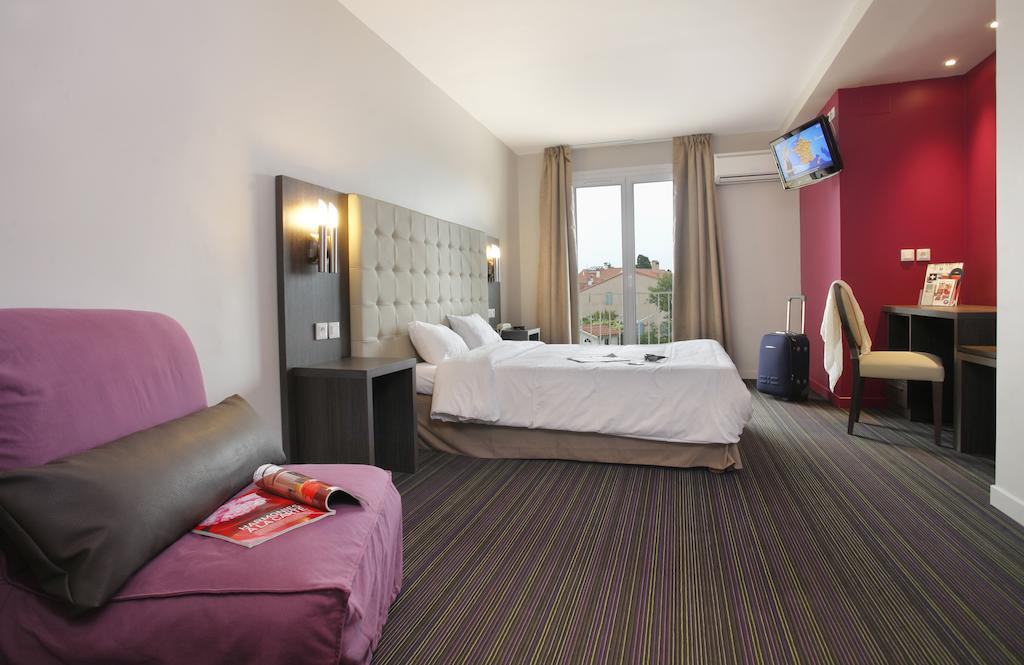 Hotel The Originals Perpignan Sud Le Grillon D'Or เลอบูลู ภายนอก รูปภาพ
