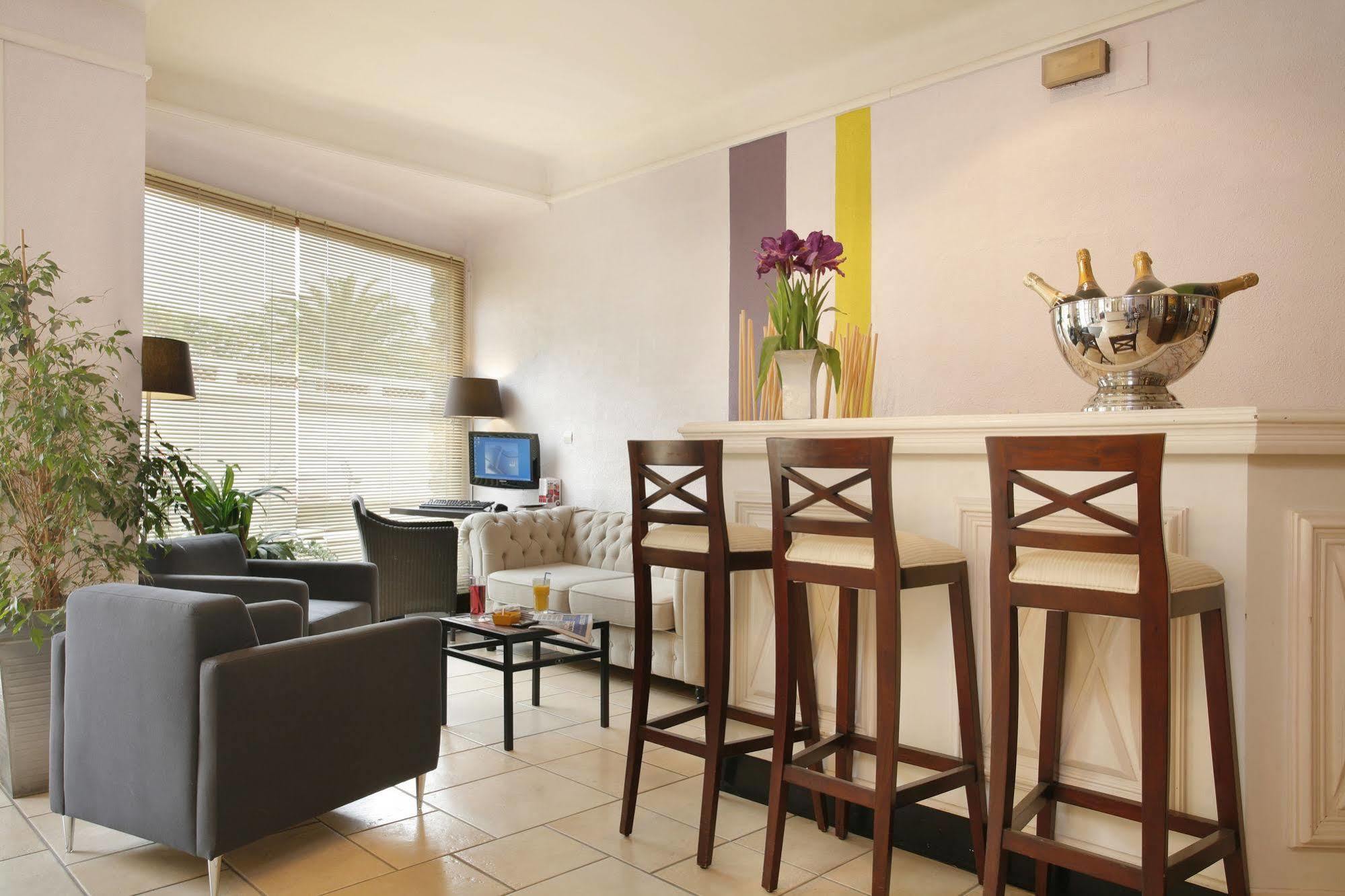Hotel The Originals Perpignan Sud Le Grillon D'Or เลอบูลู ภายนอก รูปภาพ