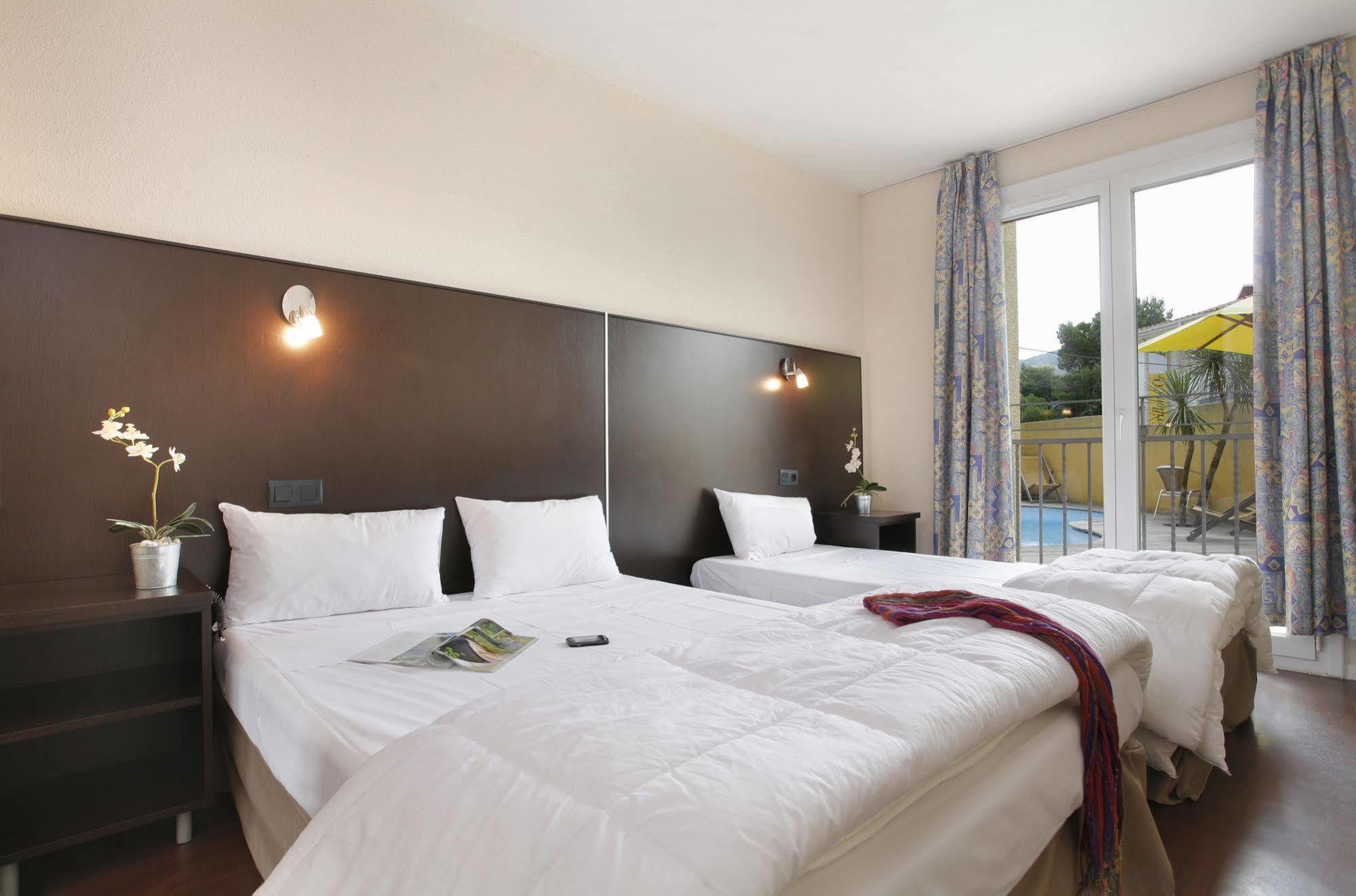 Hotel The Originals Perpignan Sud Le Grillon D'Or เลอบูลู ภายนอก รูปภาพ