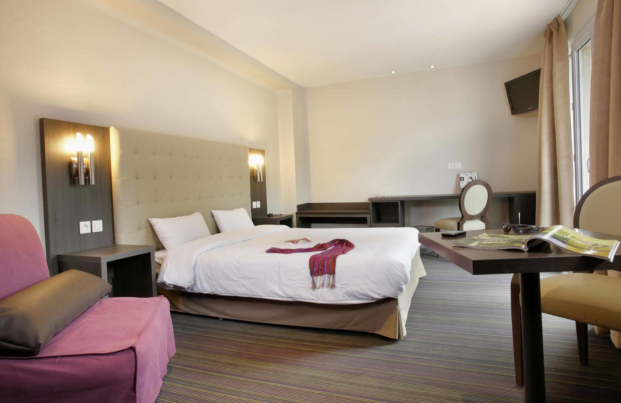 Hotel The Originals Perpignan Sud Le Grillon D'Or เลอบูลู ภายนอก รูปภาพ