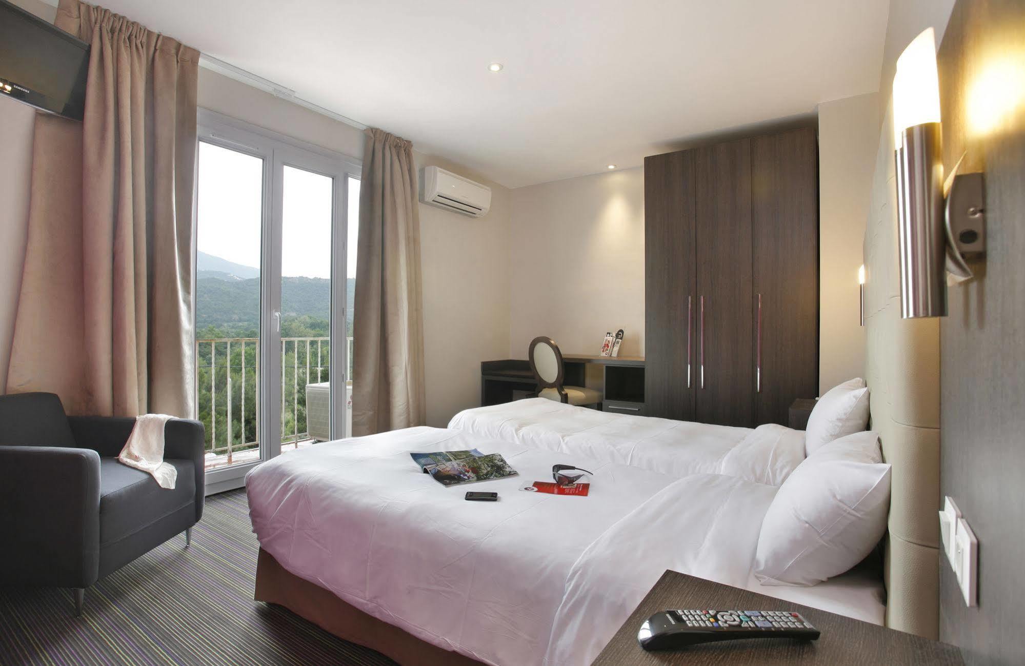Hotel The Originals Perpignan Sud Le Grillon D'Or เลอบูลู ภายนอก รูปภาพ