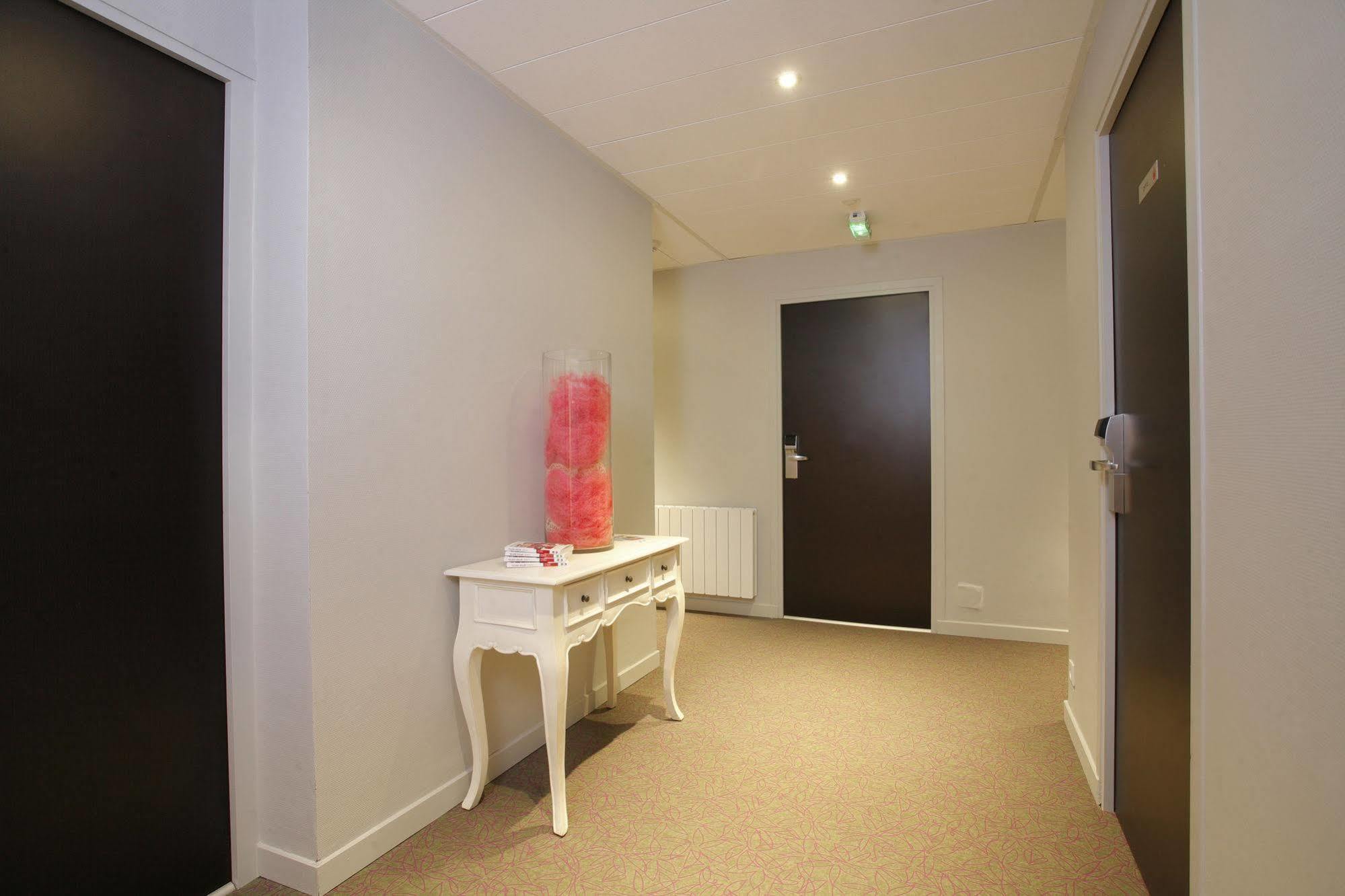 Hotel The Originals Perpignan Sud Le Grillon D'Or เลอบูลู ภายนอก รูปภาพ