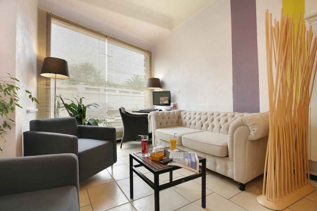 Hotel The Originals Perpignan Sud Le Grillon D'Or เลอบูลู ภายนอก รูปภาพ
